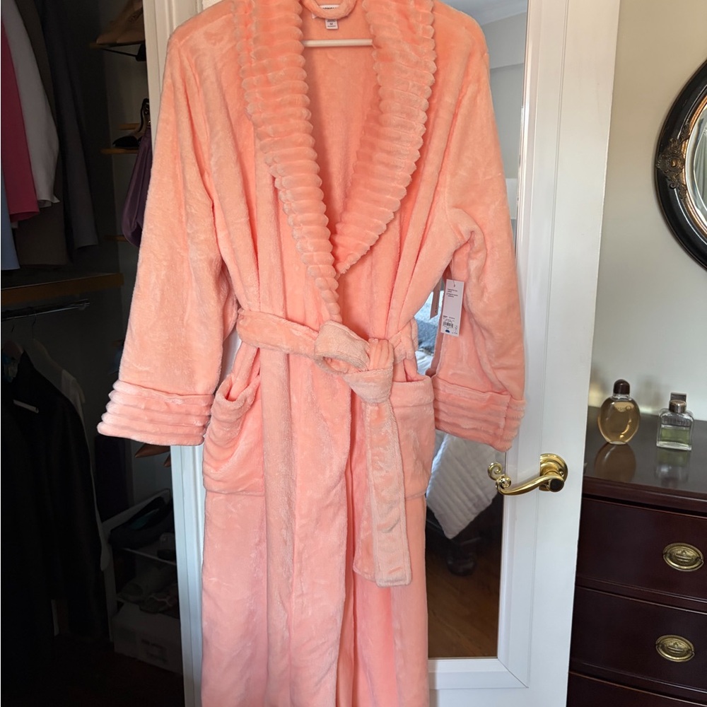 Kohl's Soft Peach Plush Robe - Picture 5 of 5